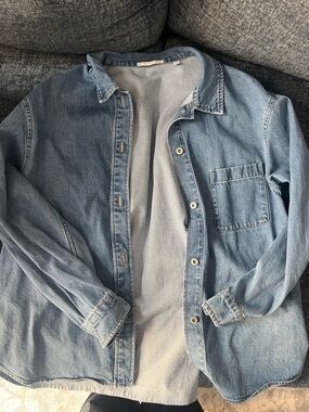 Uniqlo Light Blue Denim Jean Jacket. 100% cotton
